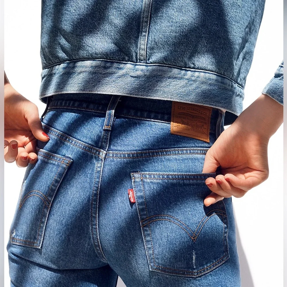 Coveted Levi's Wedgie Icon High-Rise Jeans. Size 28. - Picture 10 of 14